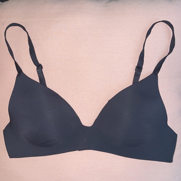 Victoria's Secret T-Shirt Size 32B Bra Black - Picture 6 of 7